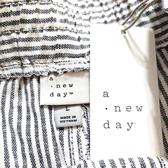 A New Day High-Rise Pull-On Shorts Womens Size L Gray White Stripes New - Picture 6 of 7